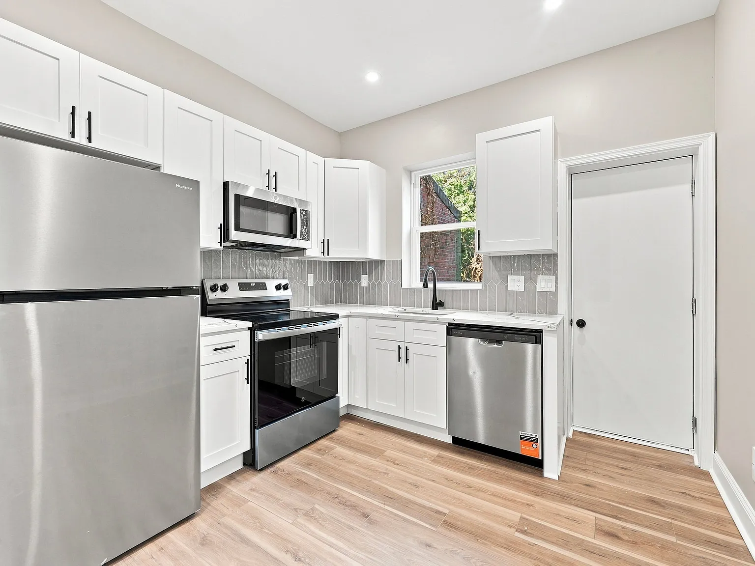 3 bed, 1320 sqft, $1,750 — Photo 2