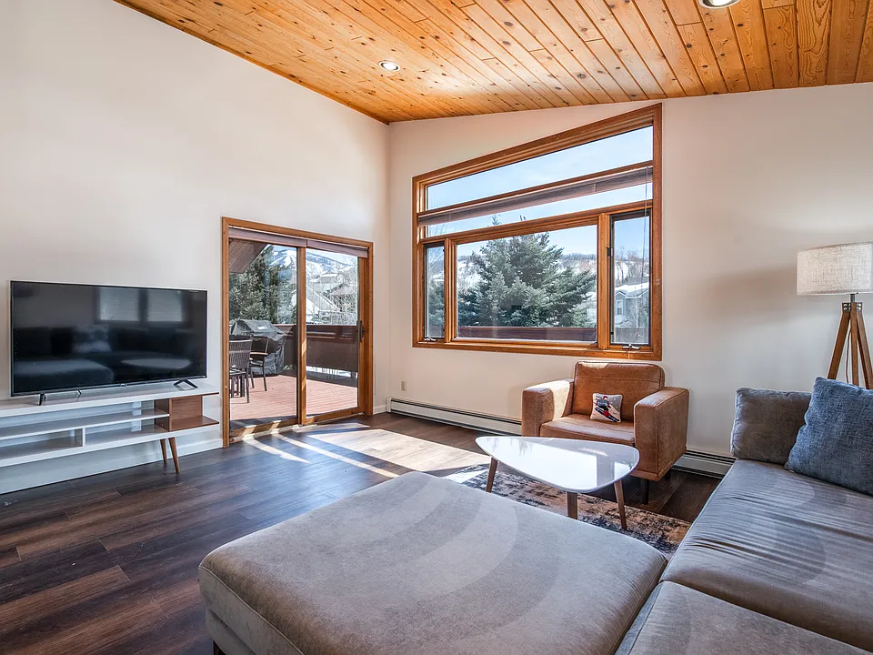 332 Cherry Dr