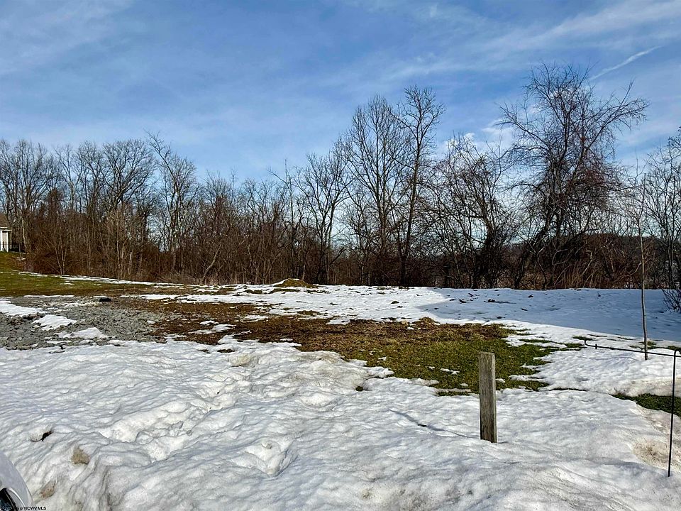 2nd image of 103 Mountain Ln