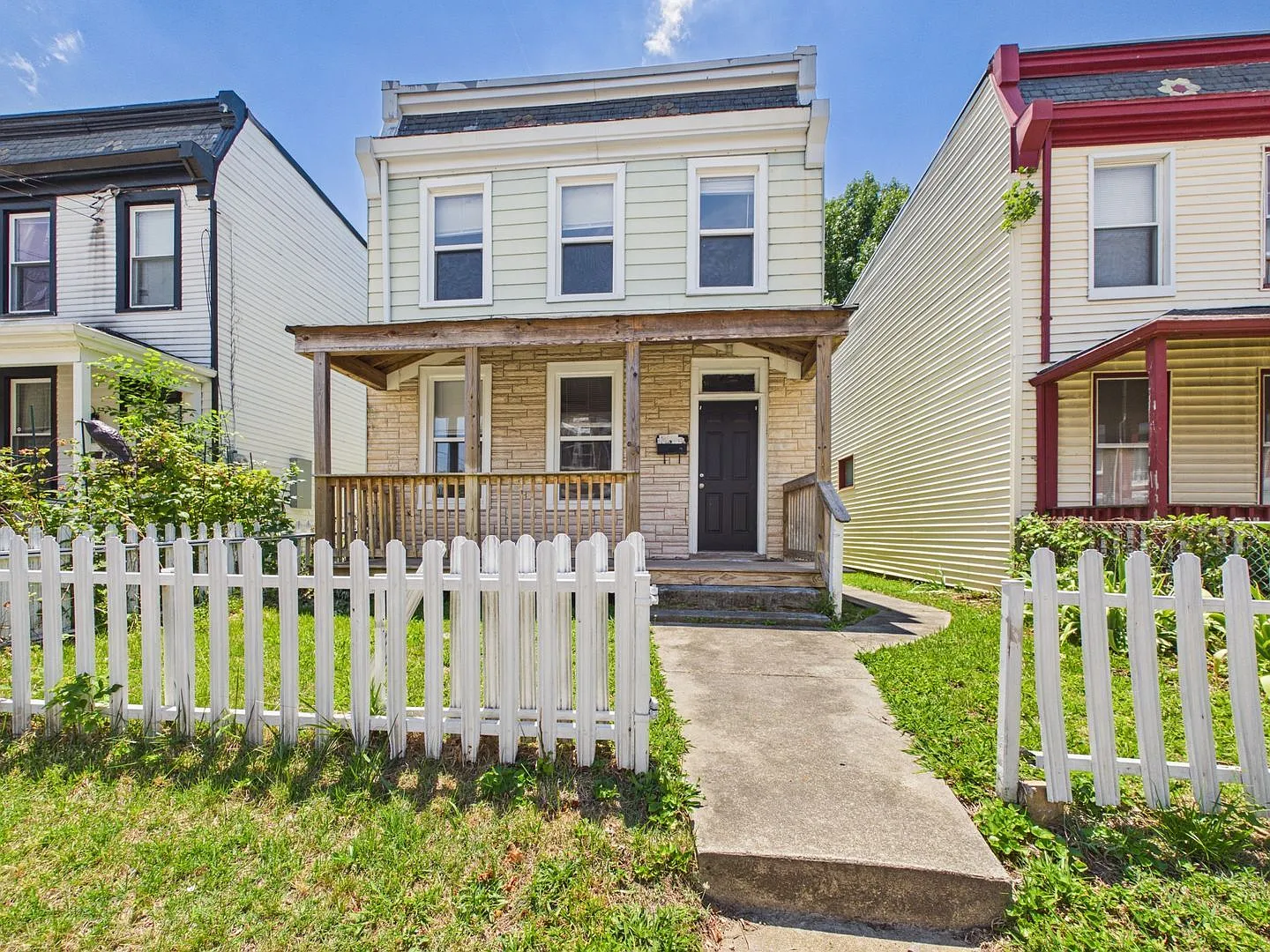 3 bed, 1.5 bath, 1348 sqft, $1,760 — Photo 2