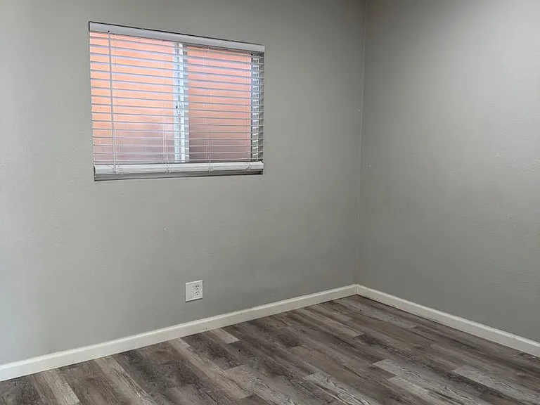 12223-12227 Woodside Ave #12227-B — Photo 6