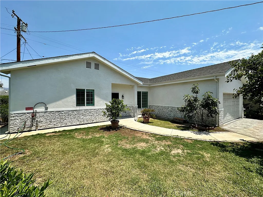 3 bed, 1200 sqft, $4,900 — Photo 2