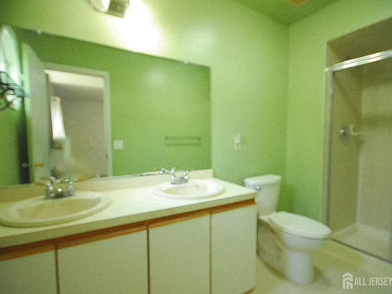 96 Brewster Cir — Photo 18