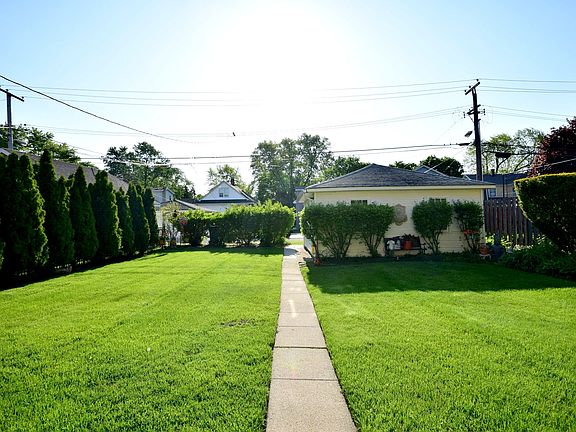 4th image of 6849 N Oriole Ave