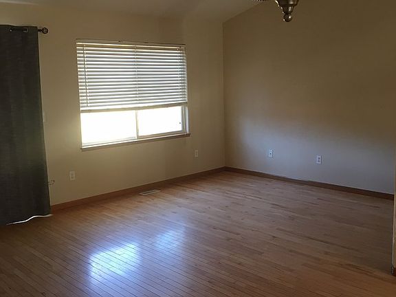 3rd image of 2525 49th Ave Unit 1