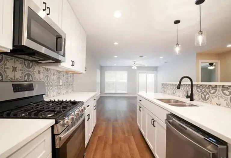 7347 Montgomery Dr — Photo 5