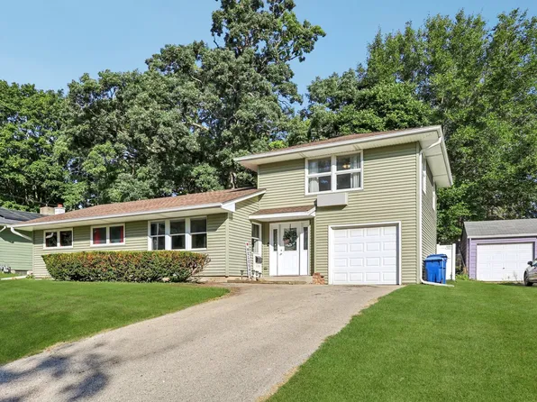 114 Joanne Ln, Dekalb, IL 60115