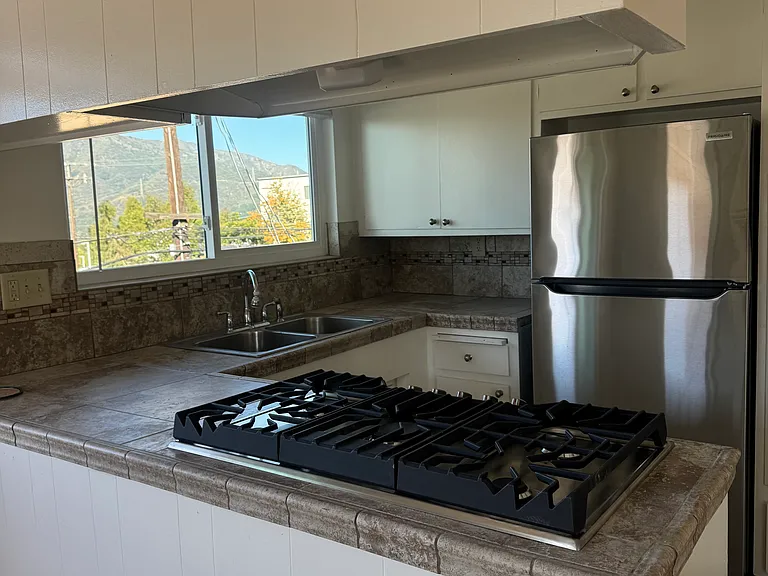 3240 Fairesta St #4 — Photo 4