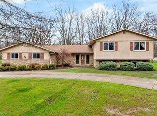 8680 Bainbridge Rd, Chagrin Falls, OH 44023