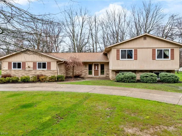 8680 Bainbridge Rd, Chagrin Falls, OH 44023