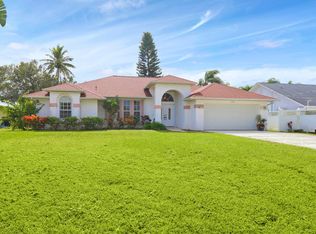 652 SE Seahouse Dr, Port Saint Lucie, FL 34983