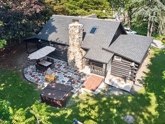 3rd image of 53 Lakeview Dr