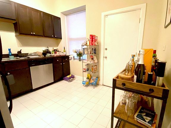 2nd image of 1501 N Sedgwick St #2NE