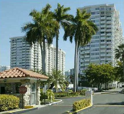 2nd image of 18081 Biscayne Blvd #3014