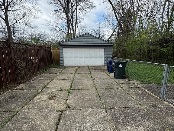 4th image of 3327 Bradford Rd