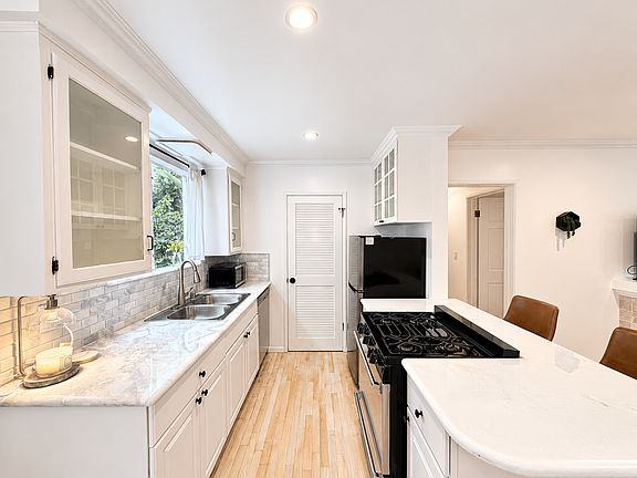 4th image of 938 6th St #9383