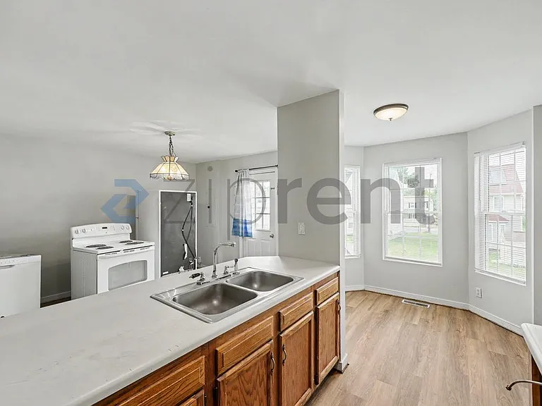 1912 Porter St — Photo 12