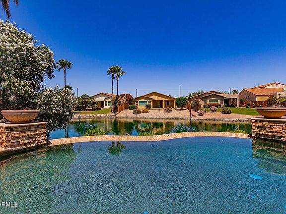 3rd image of 712 E Torrey Pines Place
