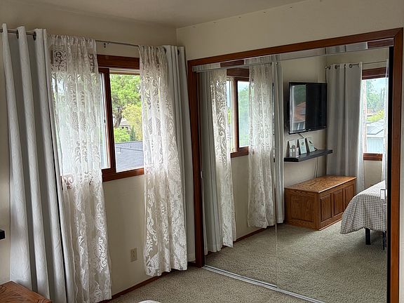 3rd image of 421 Forest Dr