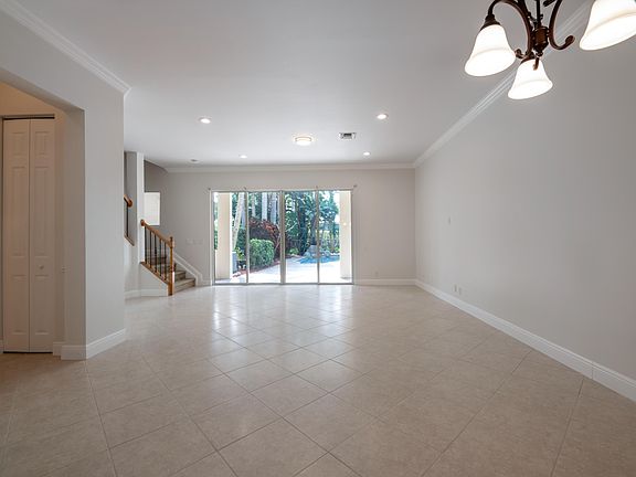 4th image of 728 Cable Beach Ln