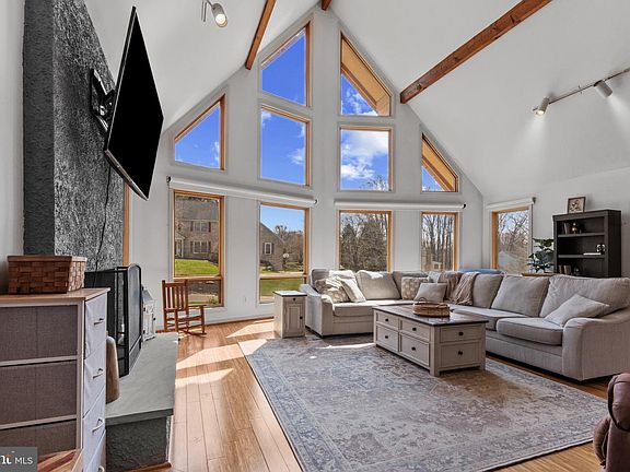 4th image of 40 Raphael Rd