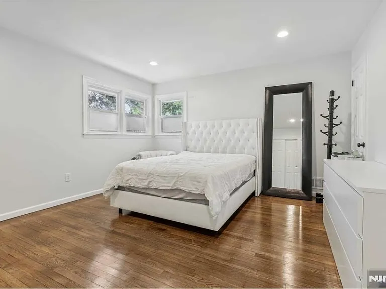 10 Julia St — Photo 14