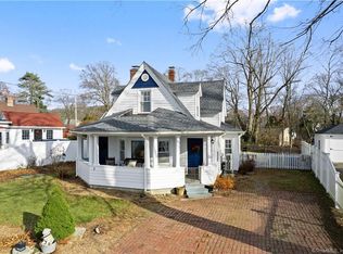 3 Riverside Pl, Gales Ferry, CT 06335