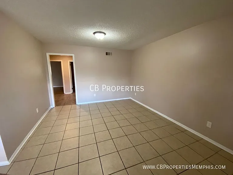 1317 Halcomb Ln — Photo 2