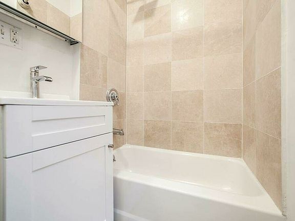 3rd image of 176 Thompson St APT 5B