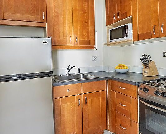 5th image of 117 E 37th St APT 8F