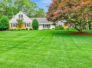 2 The Spout Rd, Smithtown, NY 11787
