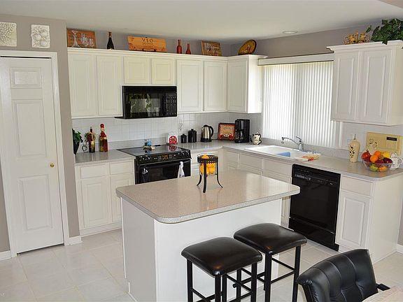 4th image of 47590 Wycliffe Dr