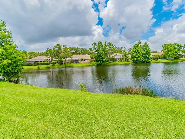10559 Greencrest Dr — Photo 3