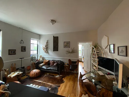 Rented by Mdays Realty | media 17