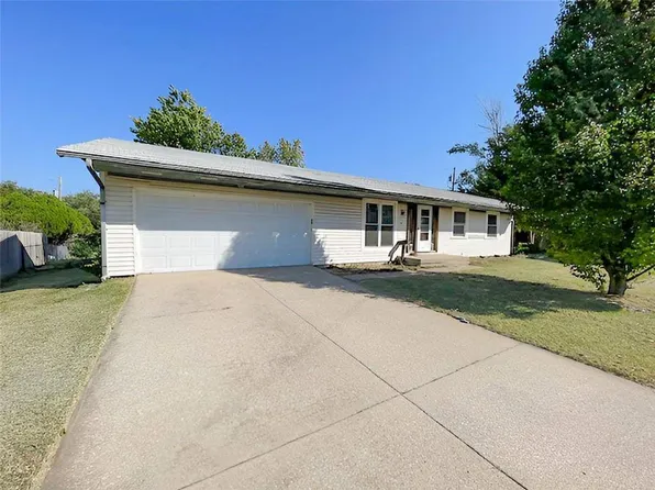 12 SE 4th Street Ct, Newton, KS 67114