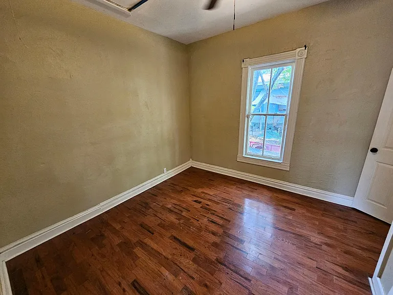 305 E Ross Ave #H — Photo 7