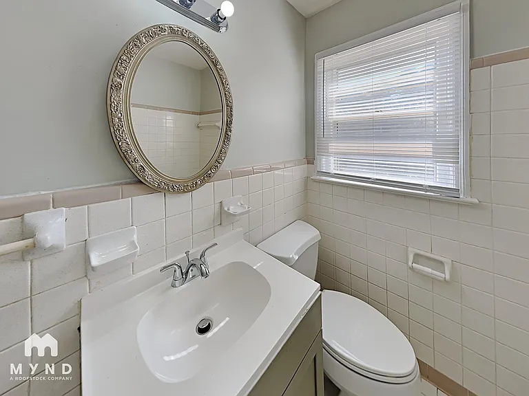 924 Parkway Dr — Photo 16