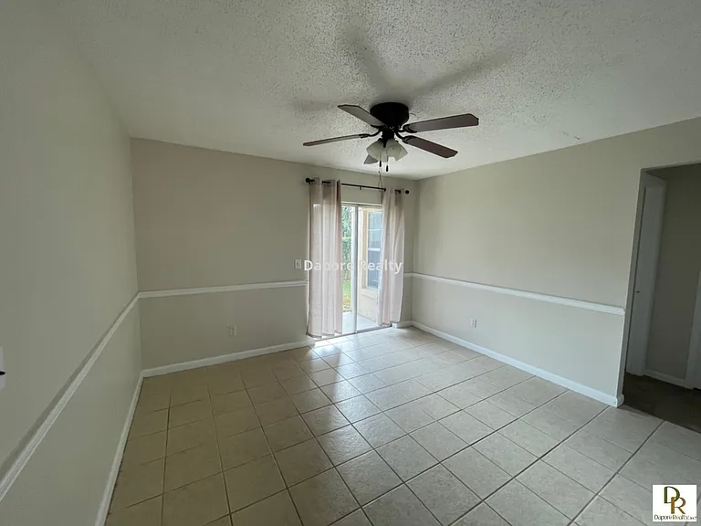 302 S Moss Rd — Photo 3