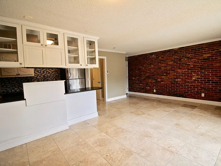 Plaza 44 Apartments — Photo 16