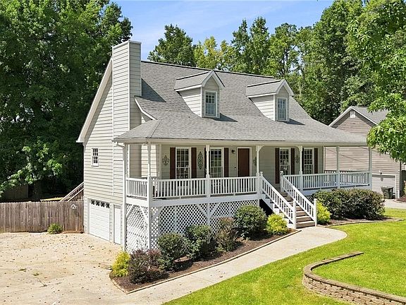 4th image of 90 Maplewood Ln