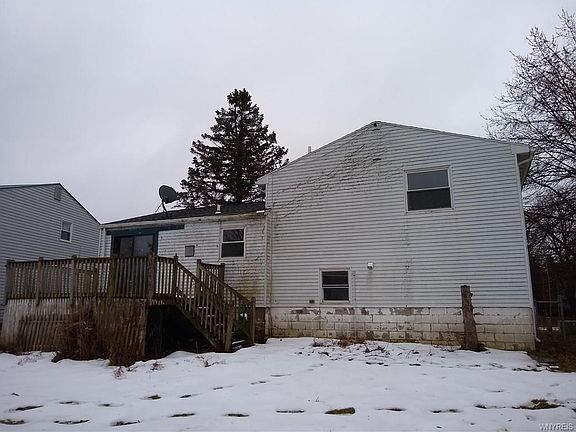 2nd image of 4 Fox Hollow Dr