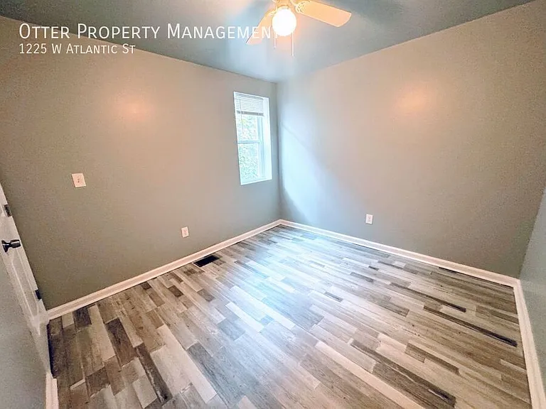 1225 W Atlantic St — Photo 16