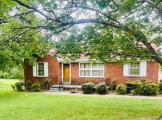 1101 E Gilbreath St, Graham, NC 27253