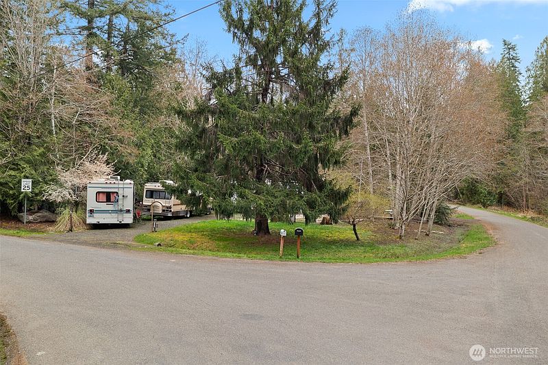 4th image of 170 E Lakeshore Drive E