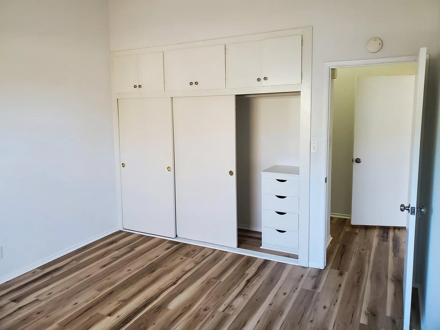 1 bed, 650 sqft, $2,327 — Photo 4