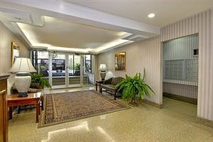 5th image of 320 E 35th St APT 5A