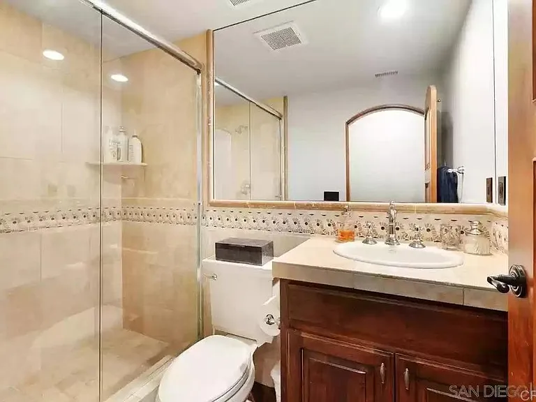 555 Ocean Blvd — Photo 20