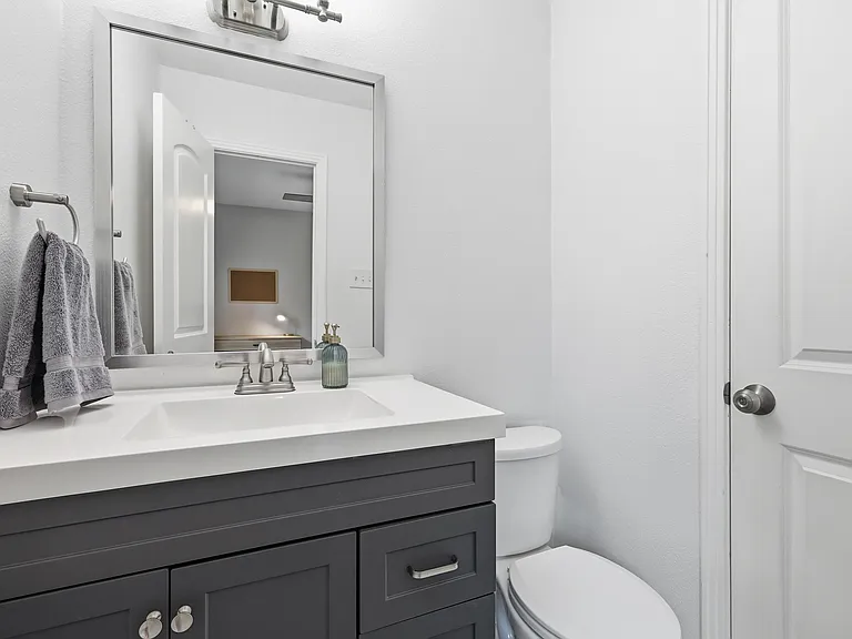 215 Varsity Cir — Photo 19