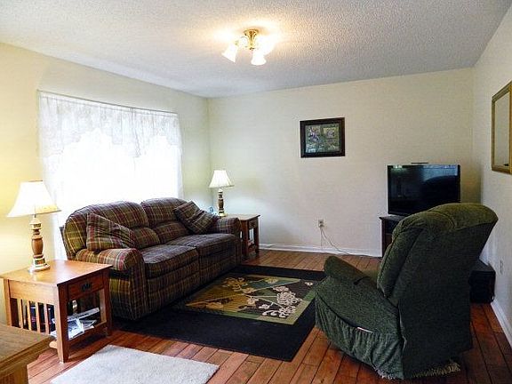 2nd image of 26212 Beech Cir