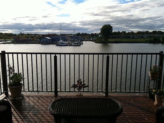 Large patio w recessed area